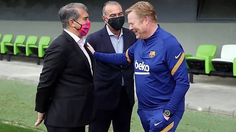 سبب وحيد يعرقل إقالة كومان من تدريب برشلونة