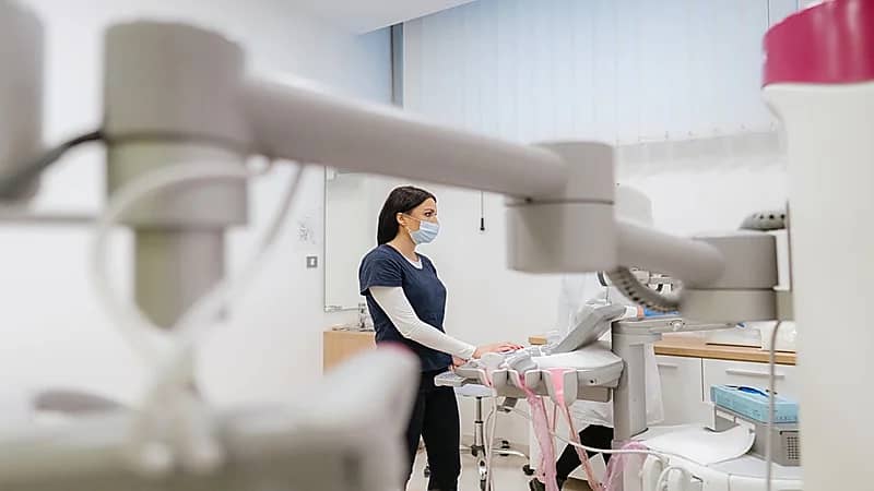 فحوصات كورونا تضع المرضى والأطباء في تحدٍ جديد