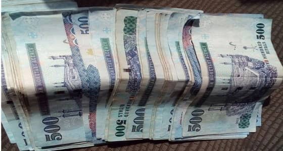 ضبط 5 أشخاص بحوزتهم مبالغ مالية مجهولة على طريق مكة - جدة