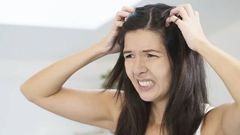 وصفات طبيعية لتنظيف فروة الرأس من الجلد الميت