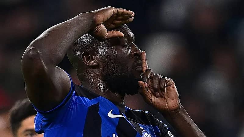 إلغاء عقوبة لوكاكو بعد تدخل رئيس الاتحاد الإيطالي