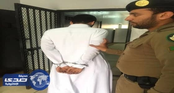 القبض على قائد السيارة الصالون المتسبب في حادث انقلاب مركبة صغيرة بتبوك