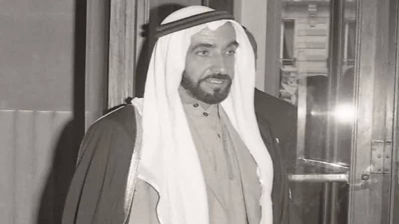 تركي الدخيل يسرد تفاصيل مؤثرة لبكاء الشيخ زايد حينما تذكر والدته