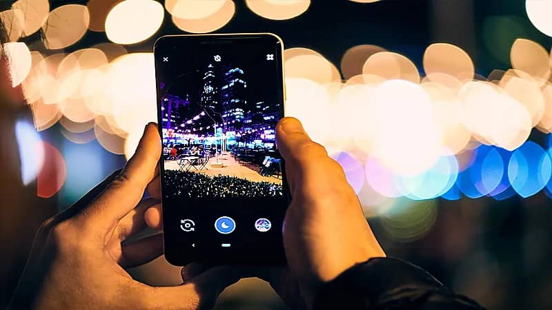 بالفيديو .. محامي: التصوير في الأماكن العامة مثل الحفلات والمباريات لا يجوز نظاما