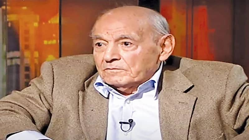 الكويت تفقد خبيرها الاقتصادي الكبير ومهندس تحولها من "الروبية" الهندية إلى الدينار