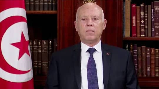الرئيس التونسي يواصل تطهير البلاد وينهي خدمات 3 ولاة جدد
