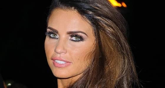 دخول عارضة أزياء شهيرة في حالة اكتئاب لوفاة كلبها