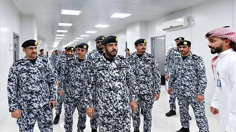 اللواء الدعيج يتفقد مراكز كلية الملك فهد الأمنية في المشاعر المقدسة