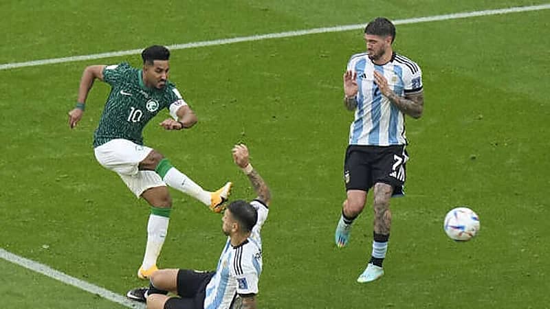 الدوسري يتفاعل مع تعليق ولي العهد على فوز الأخضر ضد الأرجنتين .. فيديو