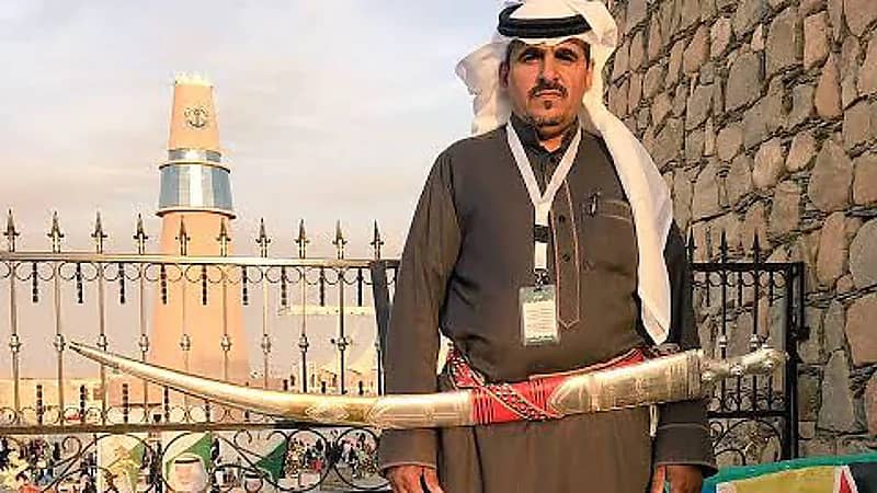 متحف آل سلمة يحتضن بين جدرانه أطول جنبية في العالم في بلقرن .. فيديو