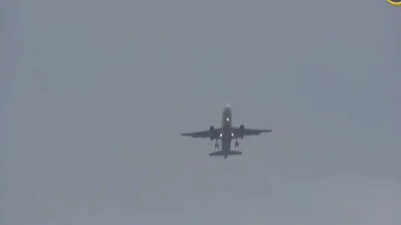 طيار سعودي يخطف الأنظار بهبوط احترافي في لندن أثناء العاصفة بيرت .. فيديو