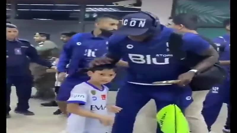 فيديو يخطف القلوب للاعبي الهلال وهم يهتمون ويتجاوبون مع الأطفال
