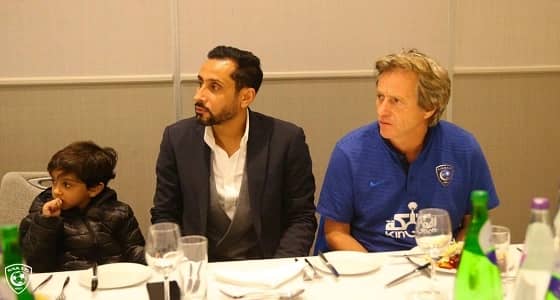 بالصور.. سامي جابر يستقبل بعثة الهلال في لندن