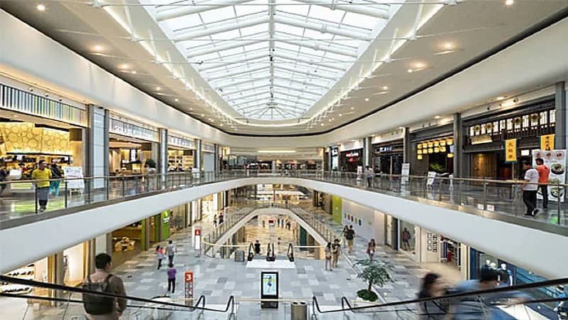 قصص انتحار وتحرش واعتداء داخل المولات