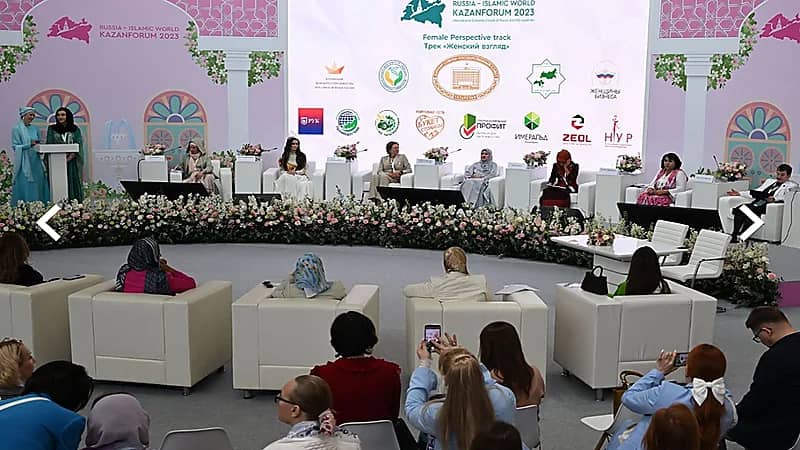 مصممو الأزياء والطهاة ولاعبو الهوكي من العالم الإسلامي يتوجهون إلى روسيا