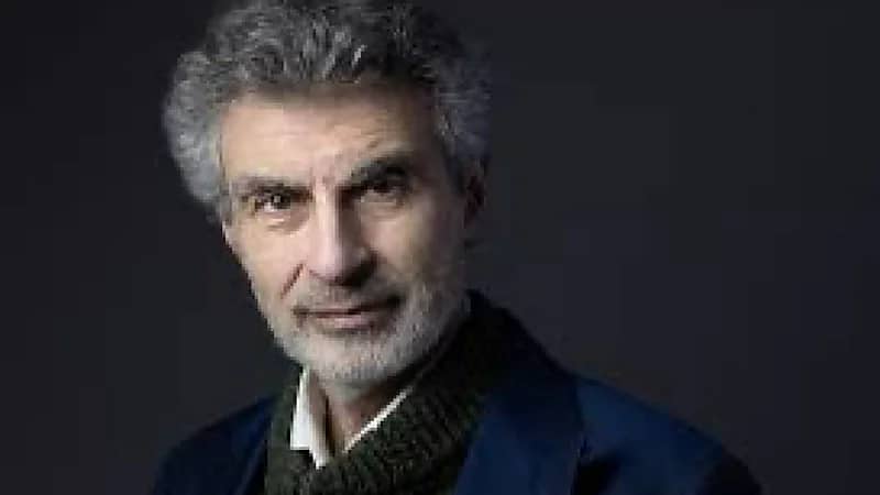 الأب الروحي للذكاء الاصطناعي يحذر من خطره على البشر.. فيديو