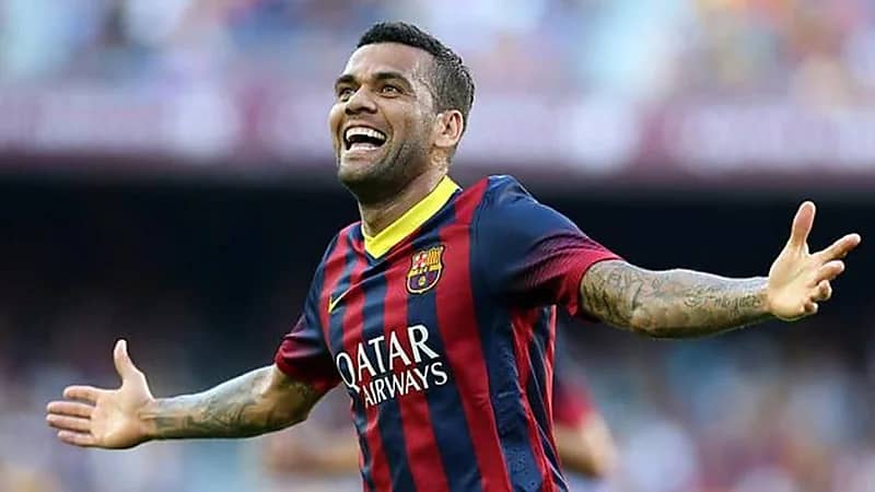 عودة "ألفيش" إلى برشلونة رغم شائعات إنهاء مسيرته الكروية