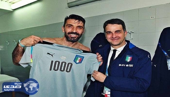 بوفون يداعب جماهير إيطاليا بعد خوض المباراة 1000 في مسيرته