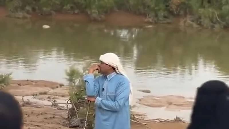 شاهد.. غضب ⁧‫الزعاق‬⁩ بسبب تصرف شخص أثناء التصوير