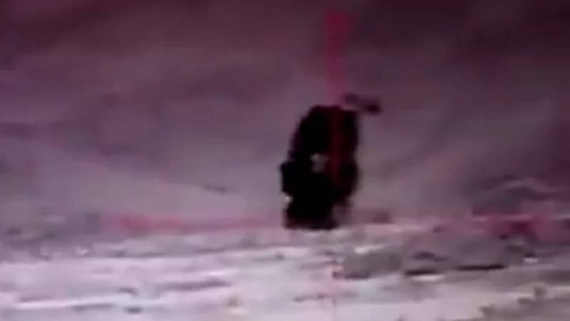 بالفيديو.. طيران التحالف يدمر مدرعة للحوثيين بمحافظة حجة