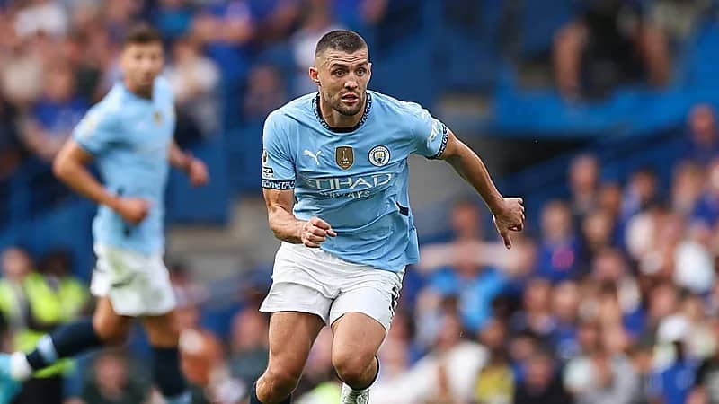 نجم مانشستر سيتي يحسم موقفه من الانتقال إلى دوري روشن