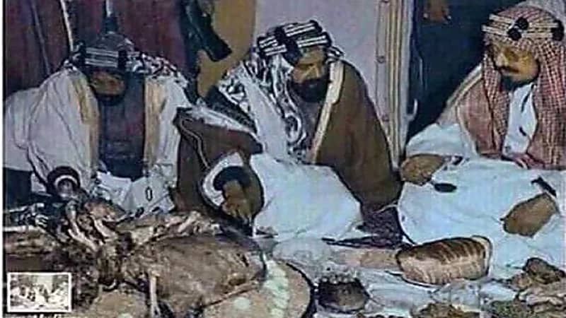 صورة نادرة تجمع الملك عبدالعزيز والشيخ حمد بن عيسى أثناء زيارة البحرين