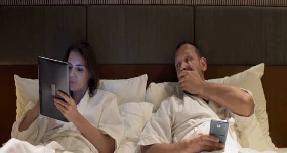 5 أمور تفعلينها قبل النوم تزعج زوجك