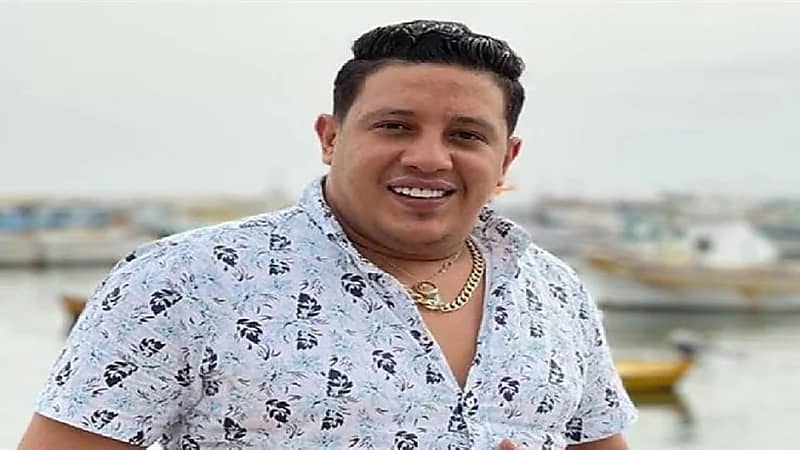 بالفيديو.. "بيكا " لعمر كمال "عايز هدية سيارة بنتلي زيك"