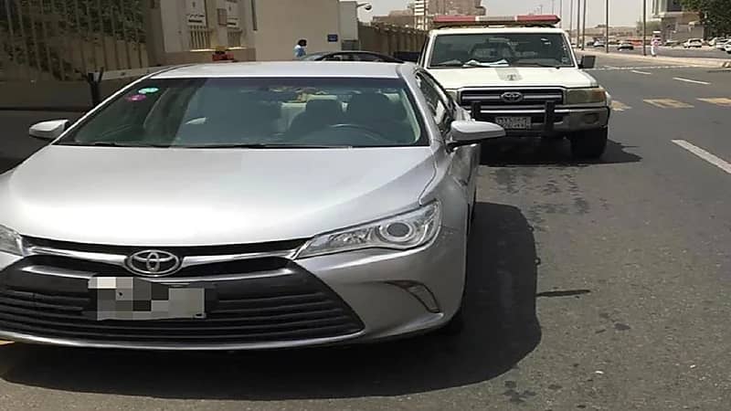 بالفيديو.. الإطاحة بقائد مركبة تجاوز السرعة القانونية والخط الأصفر