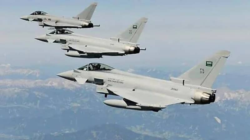 طيران التحالف يدمر مركبتين للحوثيين بجبهة الساق