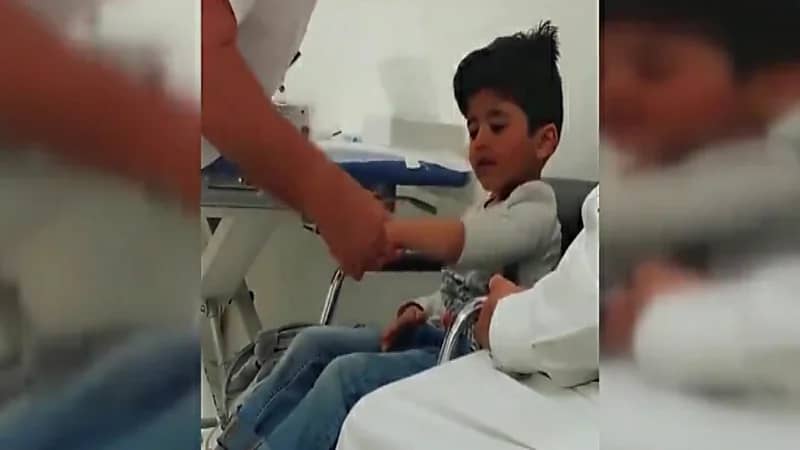 بالفيديو.. صناعة الأطراف الصناعية تعيد الأمل للطفل "معاذ"