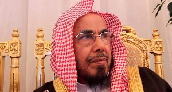 " المطلق " يرد على مهاجميه حول عدم ضرورة إلزام النساء بالعباءات