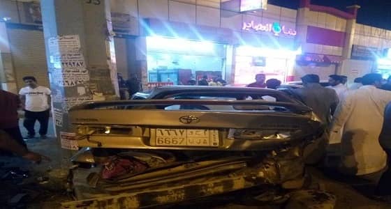 بالفيديو.. حادث تصادم لـ 4 مركبات بمحايل