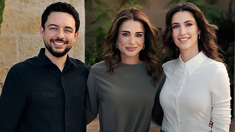 ولي العهد الأردني يحتفل بعيد ميلاد والدته الملكة رانيا برسالة دافئة