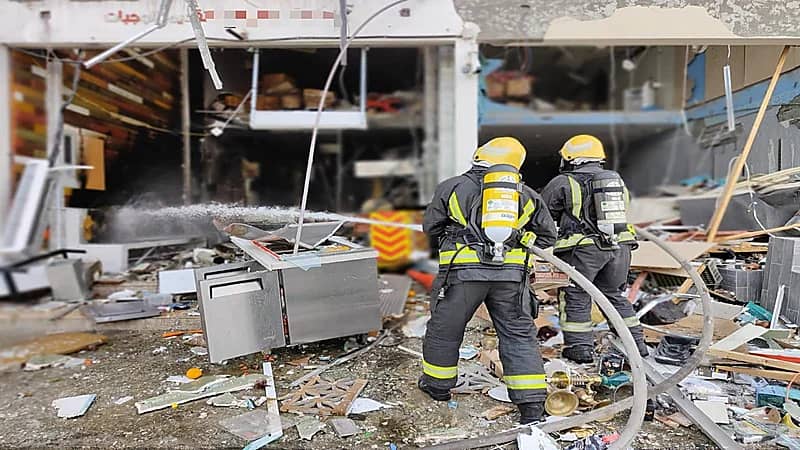 بالصور.. اندلاع حريق بسبب تسرب غاز في مطعم بالقطيف