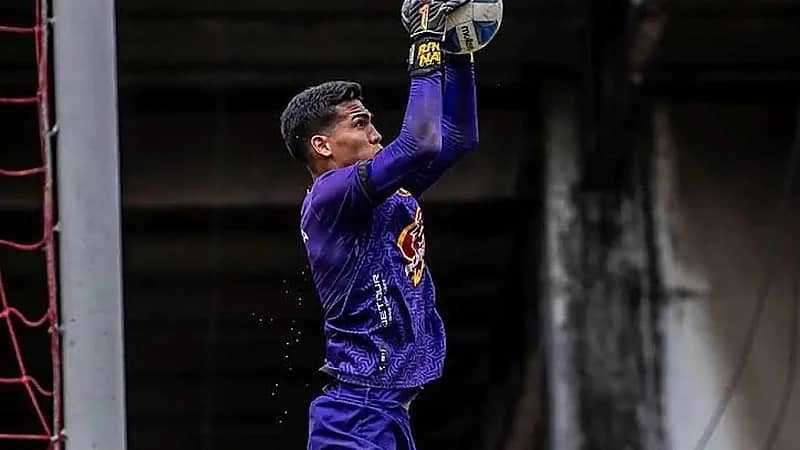 وفاة حارس مرمى برشلونة بحادث اعتداء مروع في منزله