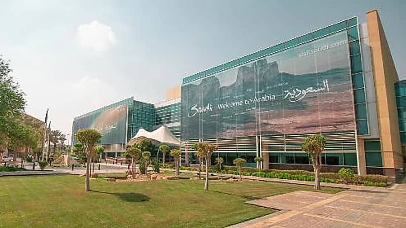 السياحة توجه منشآت الإيواء السياحي بتحصين العاملين لديها بدءاً من هذا الموعد