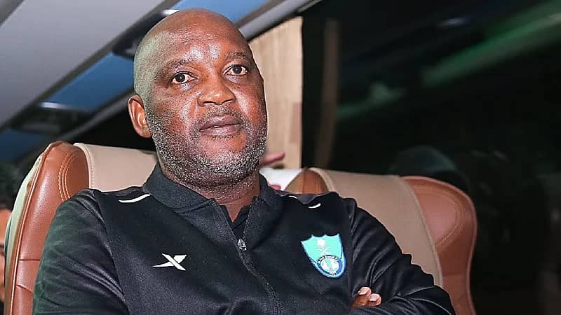 نادي إماراتي يقدم عرضا لموسيماني