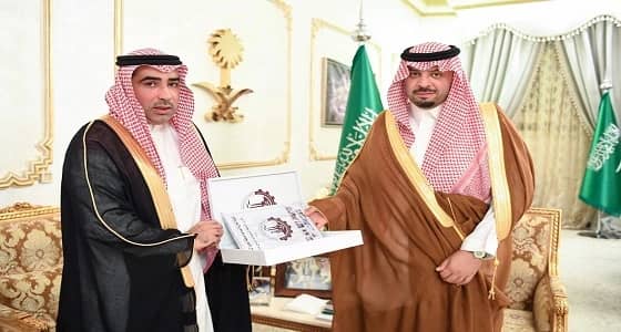 بالصور.. أمير الشمالية يلتقي رئيس مجلس إدارة الغرفة التجارية الصناعية بعرعر