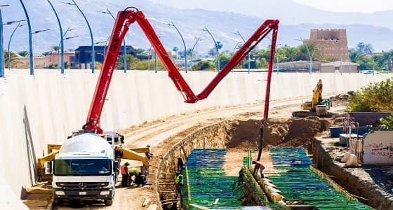 بالصور.. استكمال مشروع درء أخطاء السيول بطريق الأمير نايف