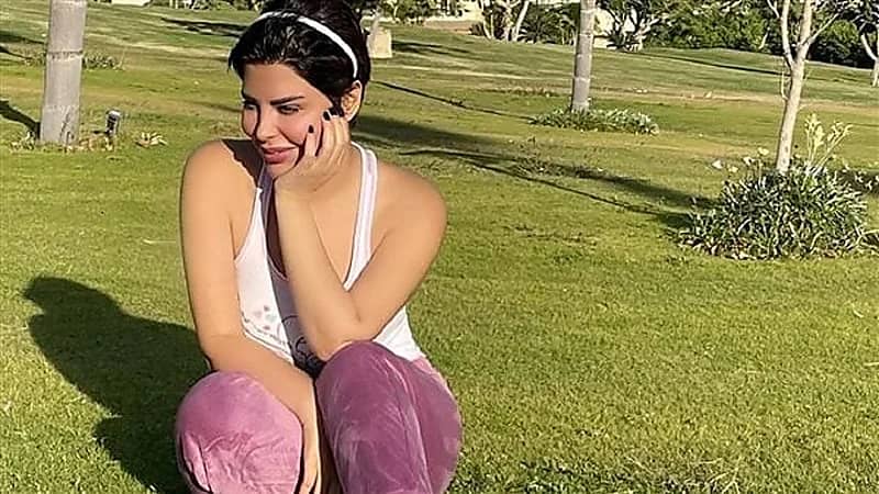 شاهد.. شمس الكويتية بإطلالة ساحرة وسط الطبيعة