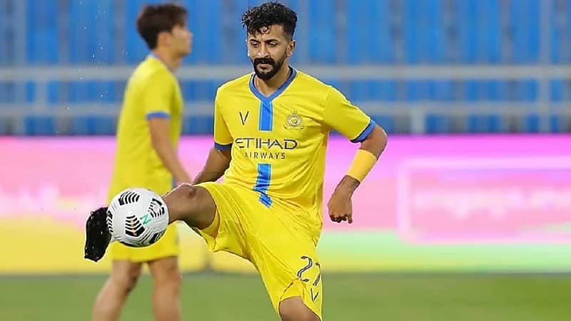 أسامة الخلف يقترب من الانتقال إلى الحزم