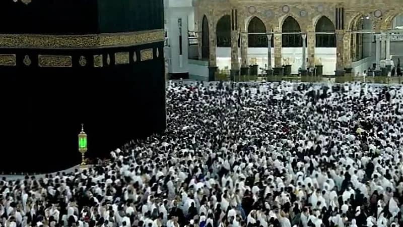 جموع غفيرة للمعتمرين في الحرم المكي يؤدون مناسكهم بيسر وسهولة ..فيديو