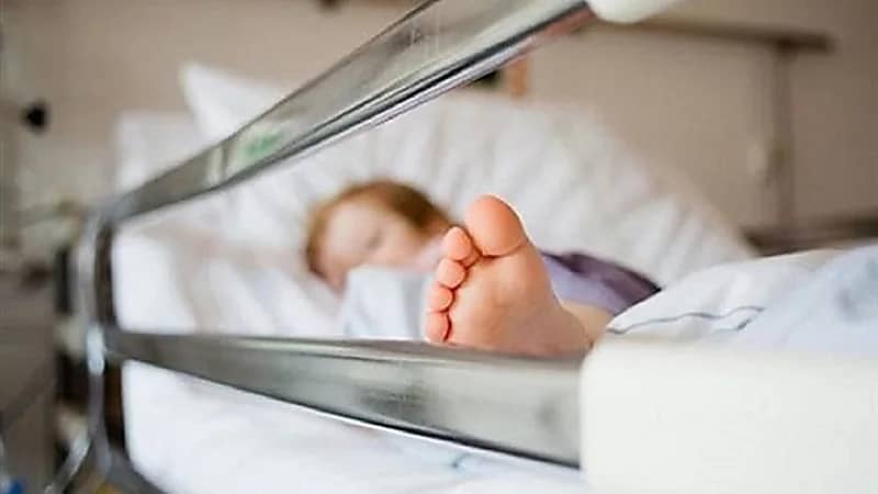 أم مكلومة تروي تفاصيل قتل طفلتها على يد والدها: "موتها بمبيد صراصير"