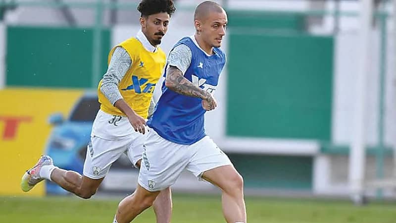 الأهلي يمنح فلادان فرصة أخيرة أمام الفتح