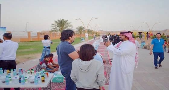 بنية الاجر لشهداء الوطن: اهالي الخرج يقيمون اطول سفرة افطار بالعالم