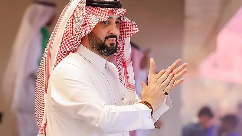 رئيس الأهلي يهنئ الاتحاد بالتتويج بطلاً للدوري.. فيديو