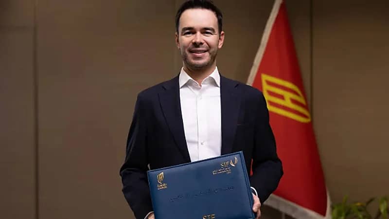 القادسية يتسلّم شارة منتدى الاستثمار الرياضي