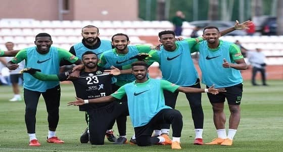 بالصور.. بيتزي يركز على التمرير وتغير اتجاه اللعب في مران الأخضر