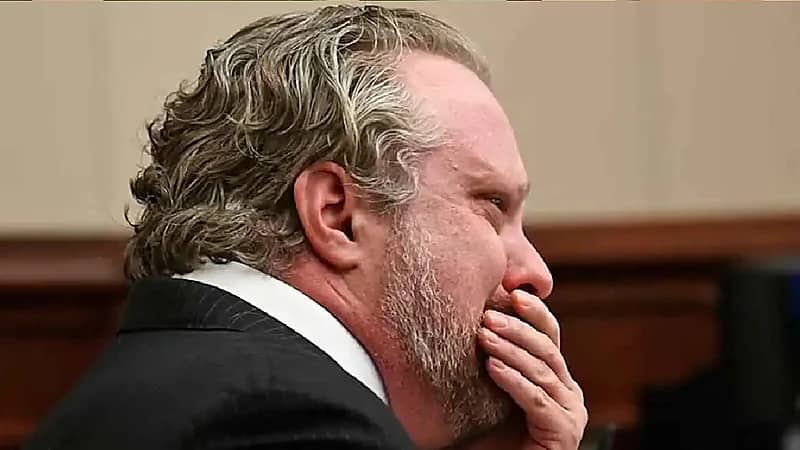 طبيب يدس السم لزوجته للتخلص منها